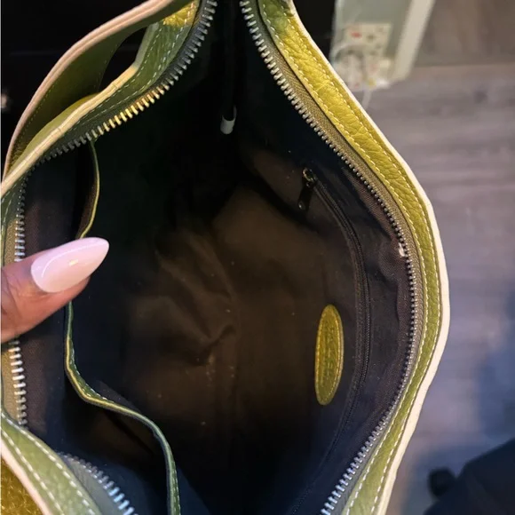 Stylish Green Leather Hobo Bag - Picture 3 of 4